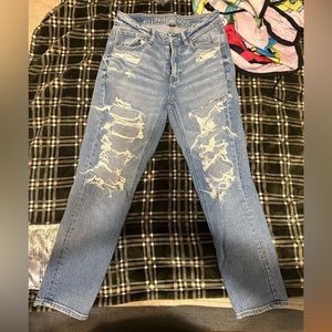 American Eagle distressed High Rise straight leg mom jeans. Stretch.